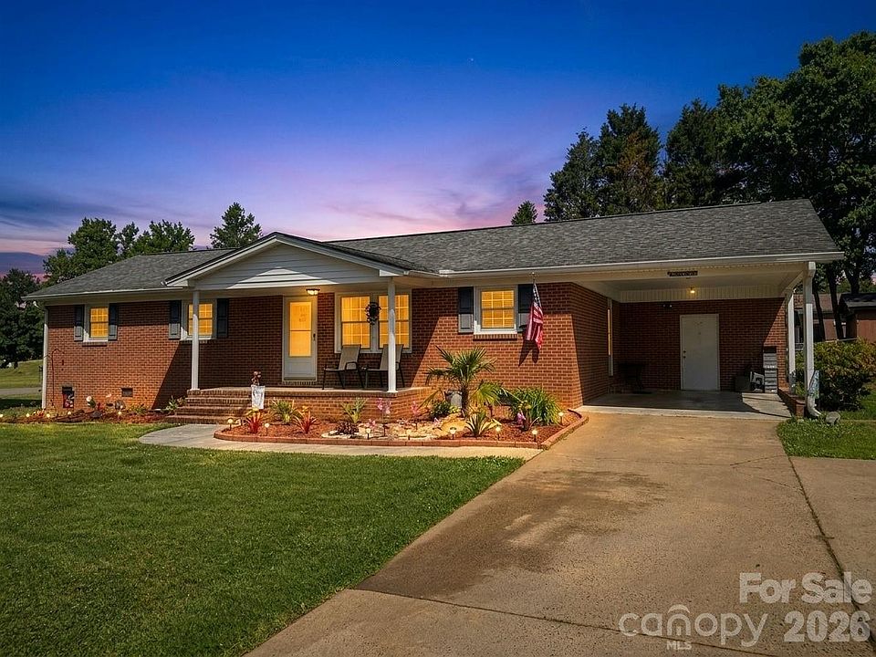 1st image of 608 Cedar Dr