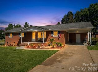 608 Cedar Dr, Dallas, NC 28034