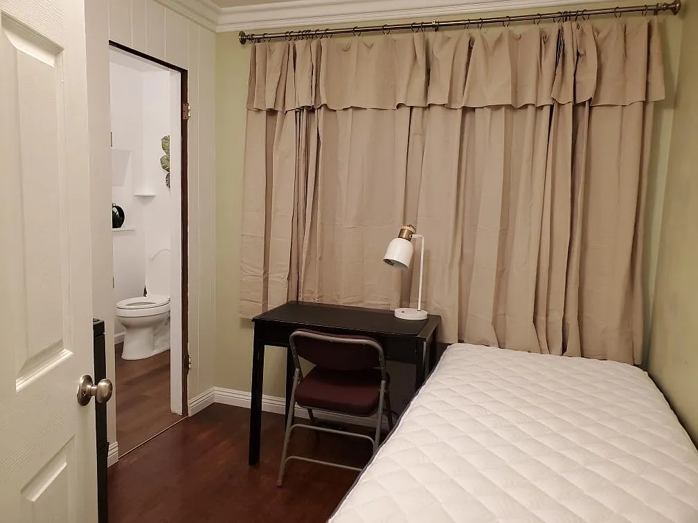 5 bed, 1628 sqft, $2,600 — Photo 1
