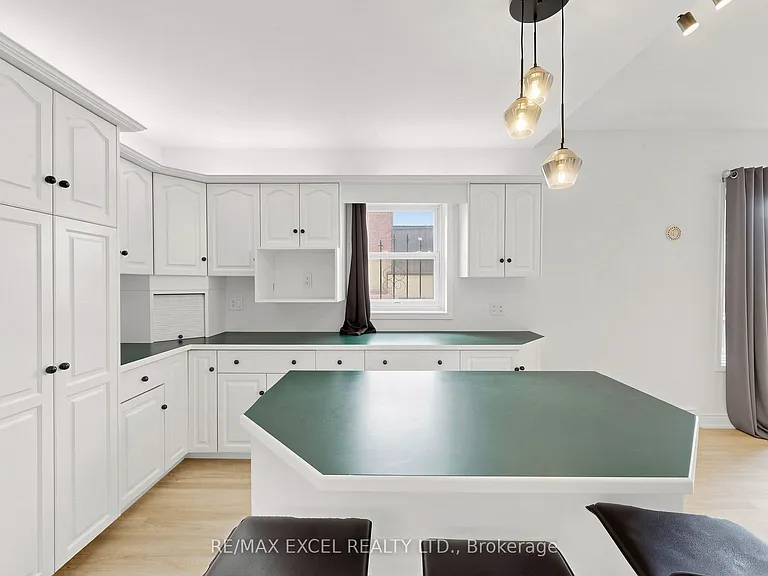 259 Victoria Ave N #MAIN — Photo 9