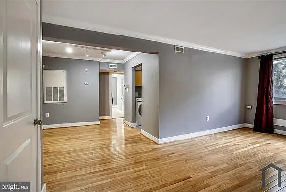 2838 Hartford St SE #201 — Photo 1