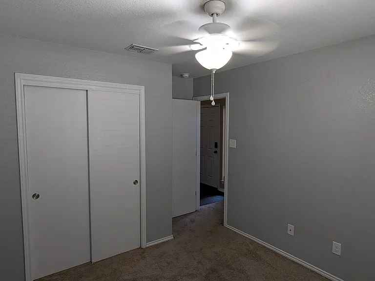 1105 Wethersfield Ln — Photo 15