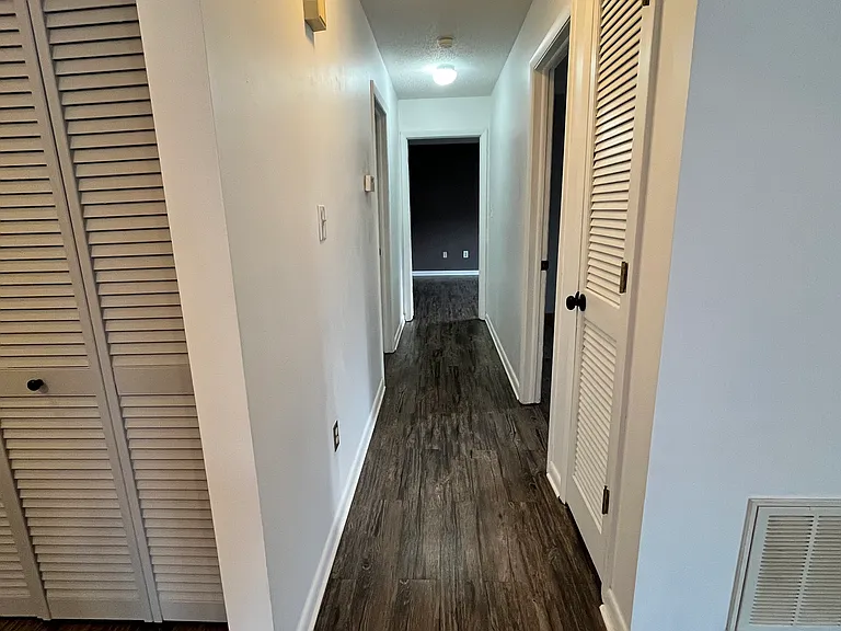 1402 Cambridge Manor Dr — Photo 4