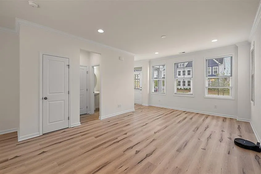 3 bed, 2.5 bath, 1553 sqft, $2,395 — Photo 4