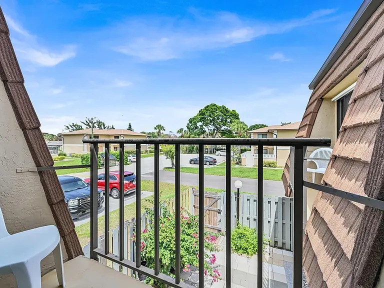 1458 N Lawnwood Cir #26D — Photo 2