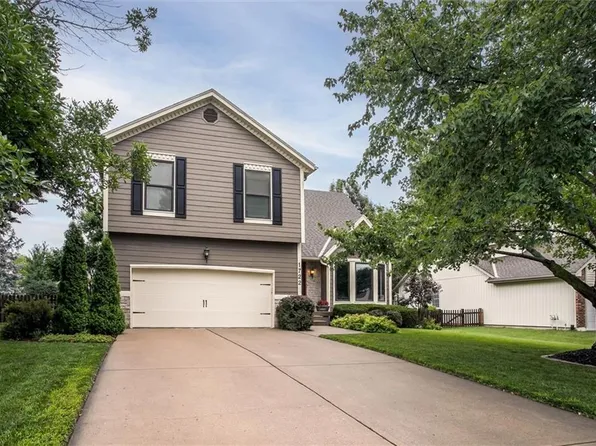 1722 NE Duchess Dr, Lees Summit, MO 64086