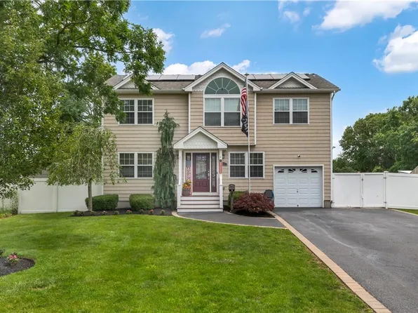 80 Manhattan Boulevard, Islip Terrace, NY 11752