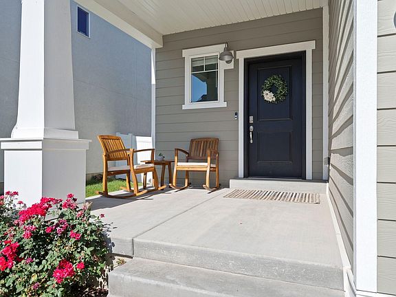 3rd image of 633 N Orchard Dr