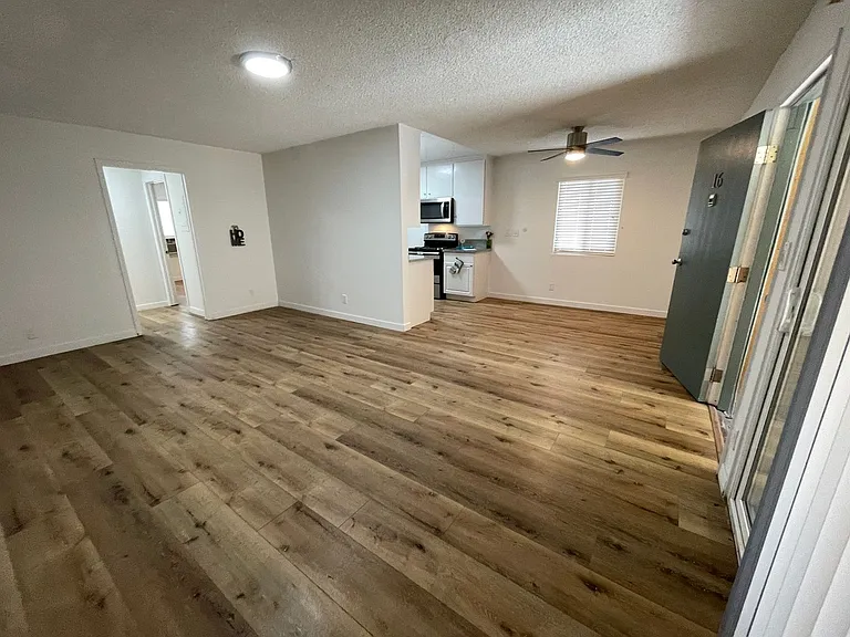 20353 Saticoy St — Photo 15