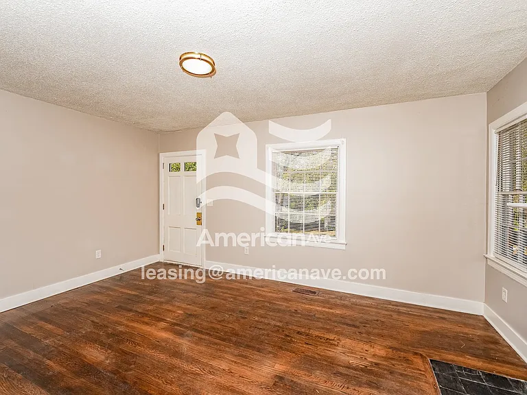 1086417_003_living_room_14204173.jpg