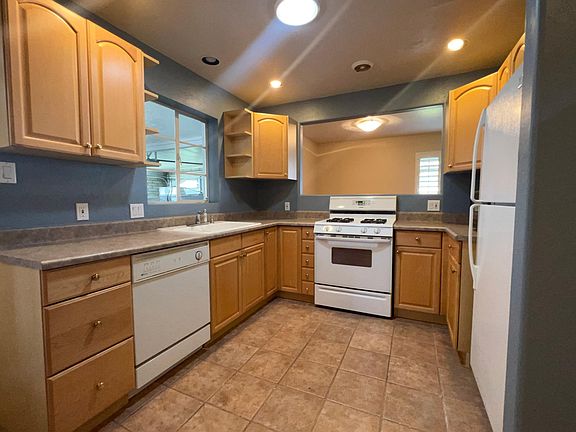 5th image of 5141 N 32nd Pl