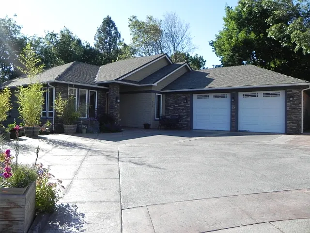 516 NW Lynel Ct photo 1