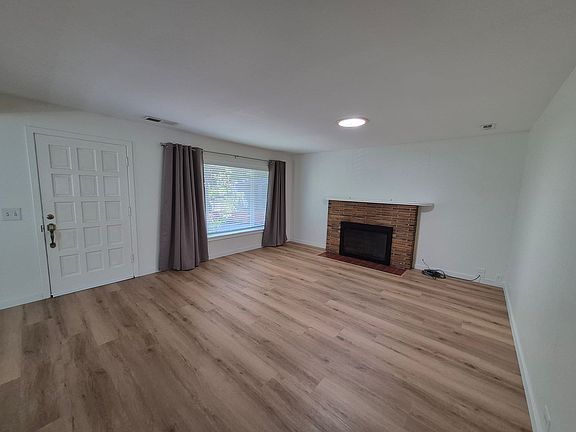 5th image of 16516 15th Ave NE
