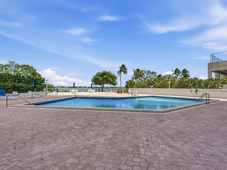 5600 N Flagler Dr #1110 — Photo 23