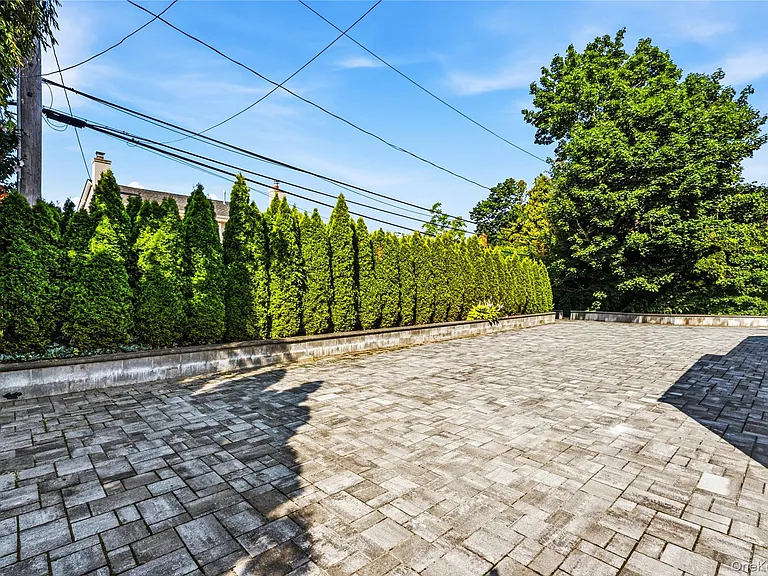 31 Sutton Hill Ln — Photo 39