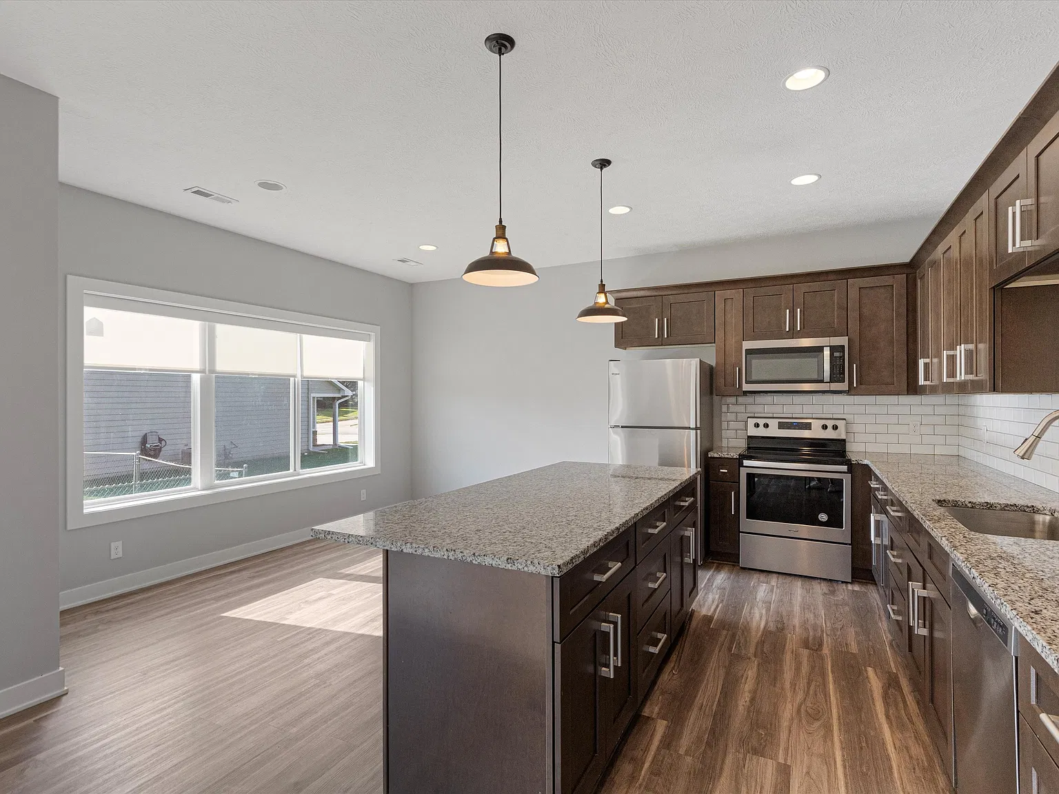 3 bed, 2.5 bath, 2000 sqft, $2,395 — Photo 4