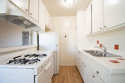 3rd image of 45 Rose Ave APT 22