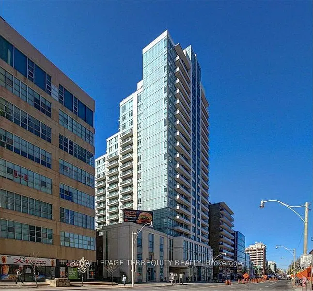 212 Eglinton Ave E #404