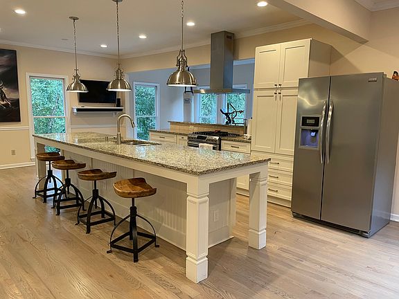4th image of 3601 Hampstead Ln NE