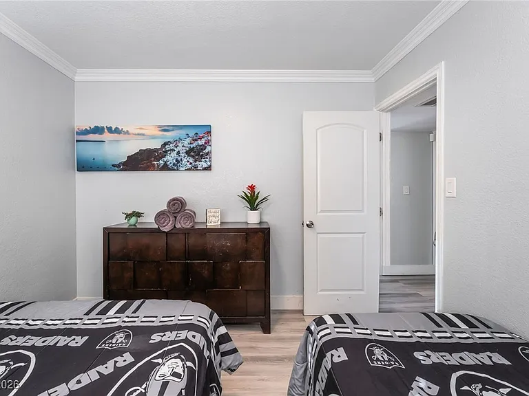 2419 Vegas Valley Dr — Photo 33