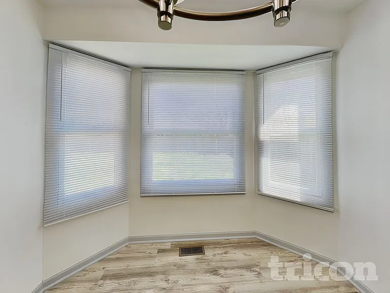 1419 Farrington Ln — Photo 4