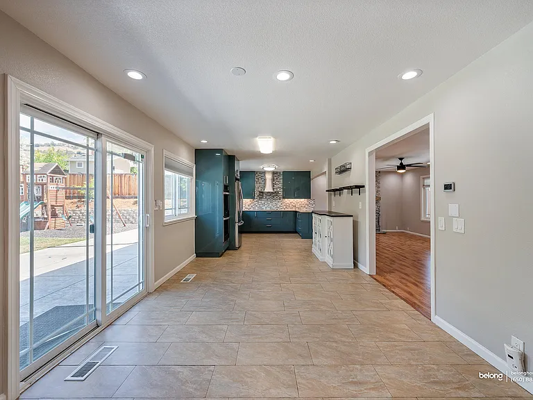 3661 Slopeview Dr — Photo 26