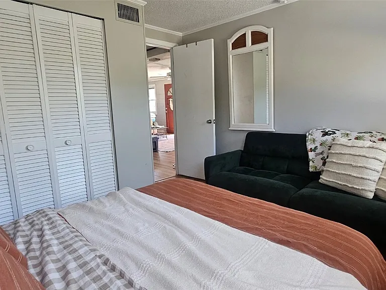 2830 Jefferson Ave — Photo 6