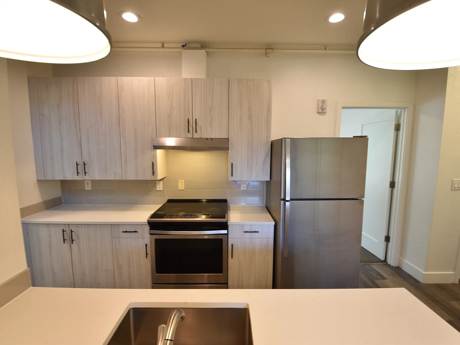 4 bed, $6,775 — Photo 3