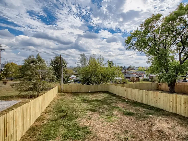 265 Riverside Dr #B — Photo 27
