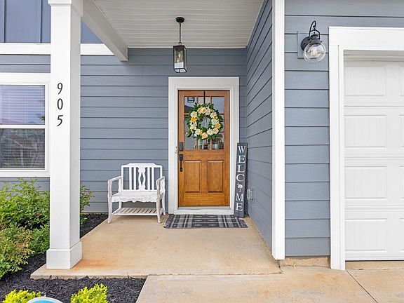 3rd image of 905 Elgon Walk Dr