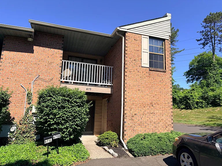 671 Sparrow Ln #I1 — Photo 1
