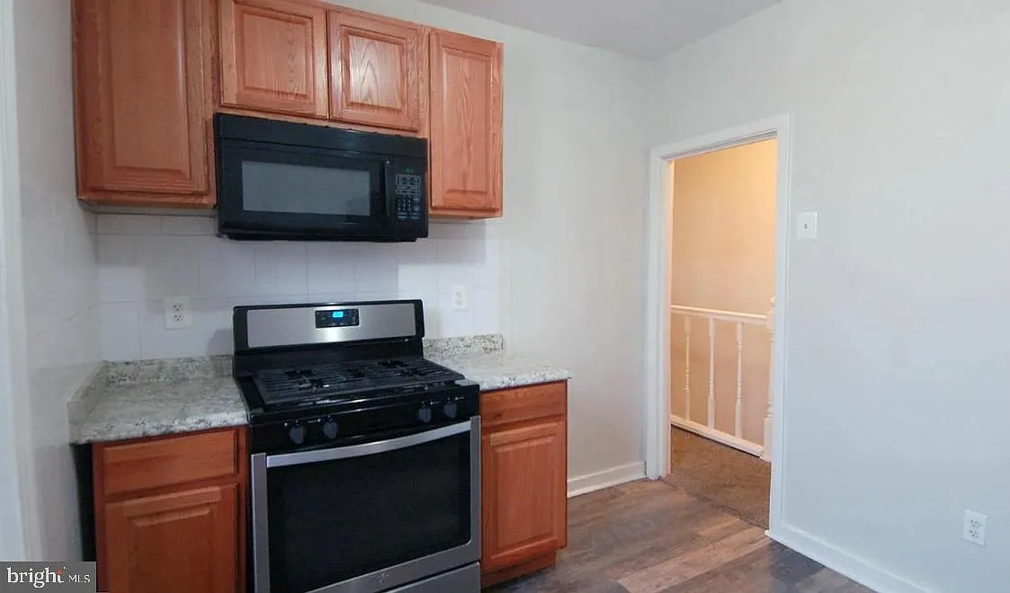 3 bed, 1.0 bath, 1280 sqft, $1,450 — Photo 4