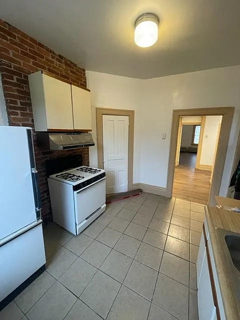 220 Ophelia St #2