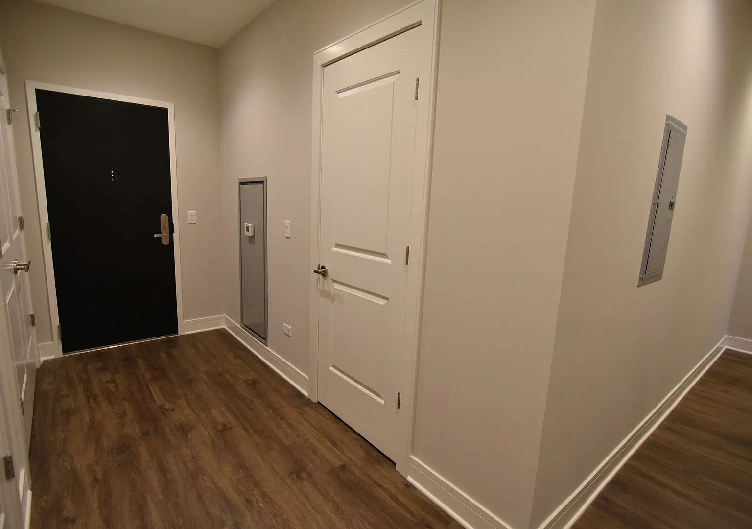 2 bed, 2.0 bath, 1041 sqft, $3,850 — Photo 4