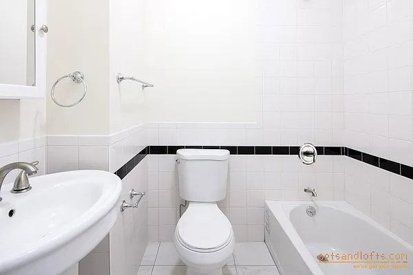 Rented by aptsandlofts.com | media 22