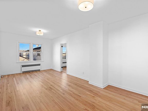 3rd image of 163 Front Street