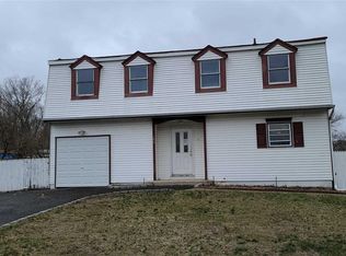 288 Greenbelt Pkwy, Holtsville, NY 11742