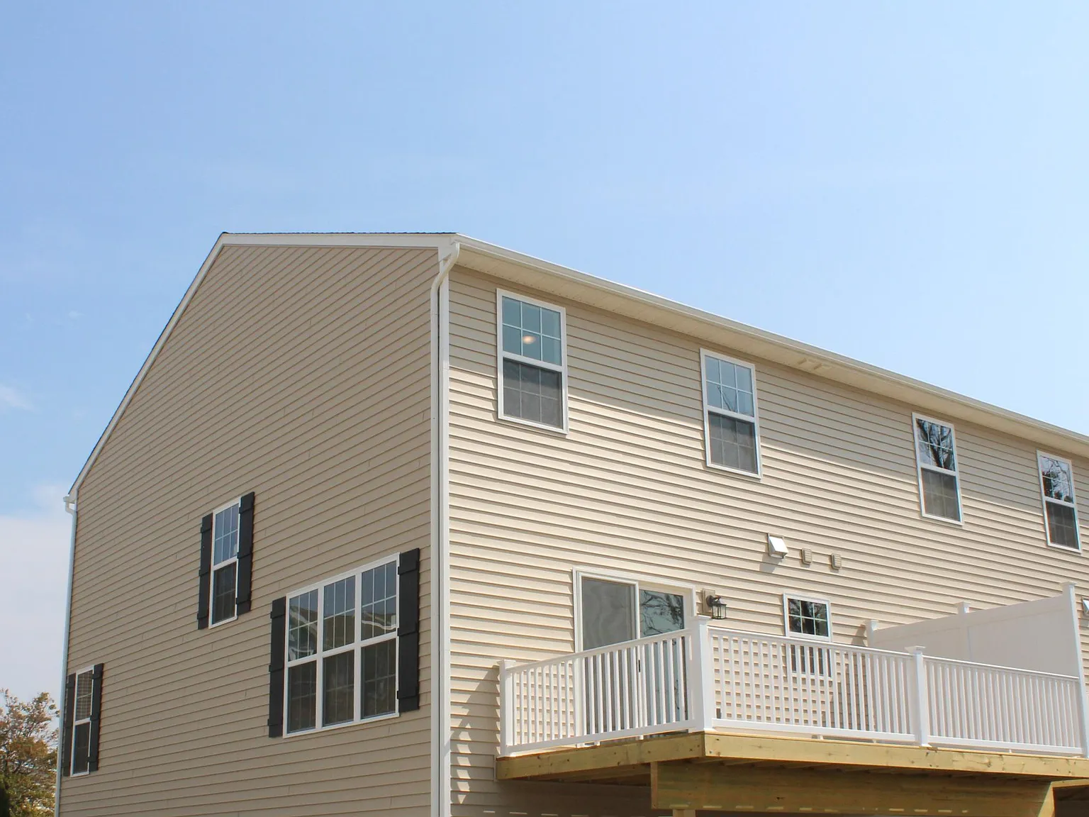 3 bed, 2.5 bath, 2200 sqft, $2,270 — Photo 2