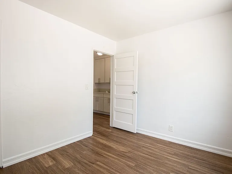 320 G St — Photo 6