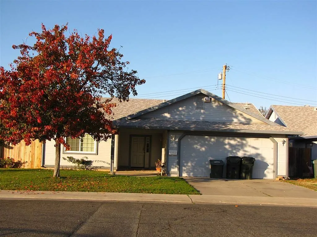 853 Herring Ave photo 1