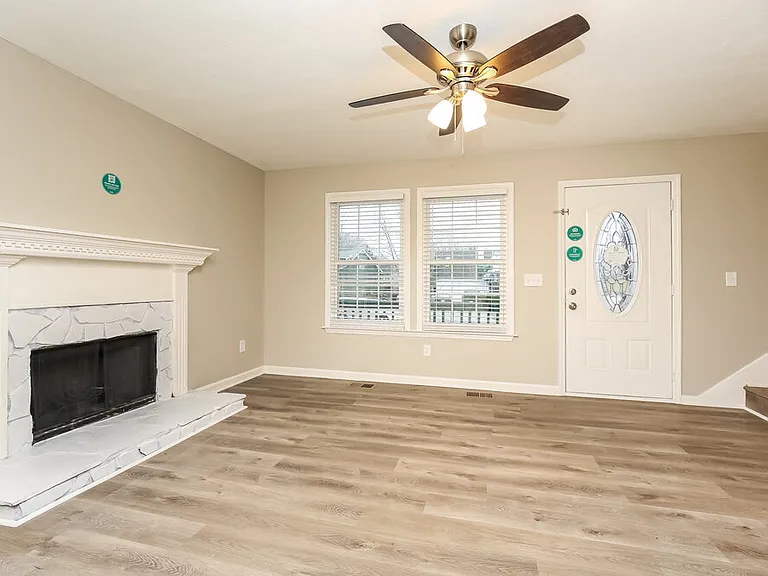 403 Watersedge Ln — Photo 5