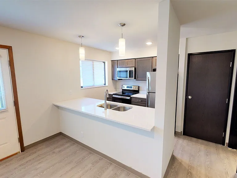 213 S Sheldon Ave — Photo 5
