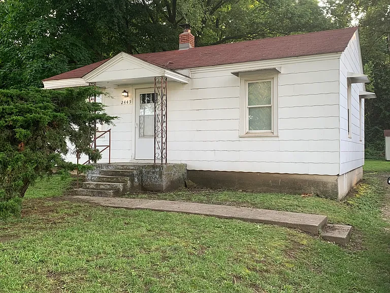 2445 N Benton Ave — Photo 7
