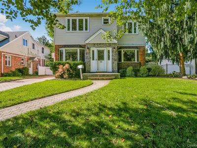 55 Maple Drive, New Hyde Park, NY, 11040