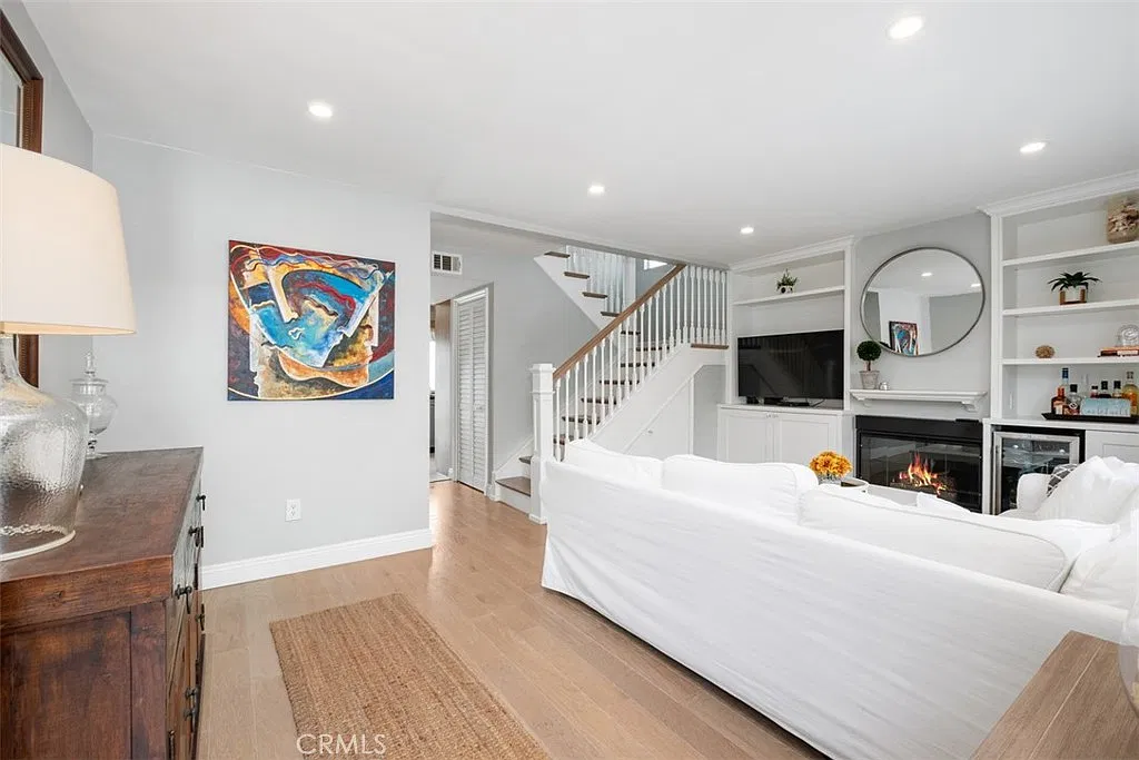 2 bed, 2.5 bath, 1189 sqft, $4,800 — Photo 2