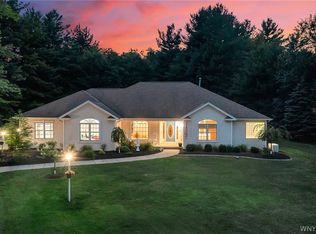 7308 Chestnut Ridge Rd, Orchard Park, NY 14127