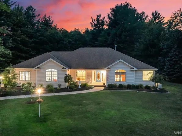 7308 Chestnut Ridge Rd, Orchard Park, NY 14127