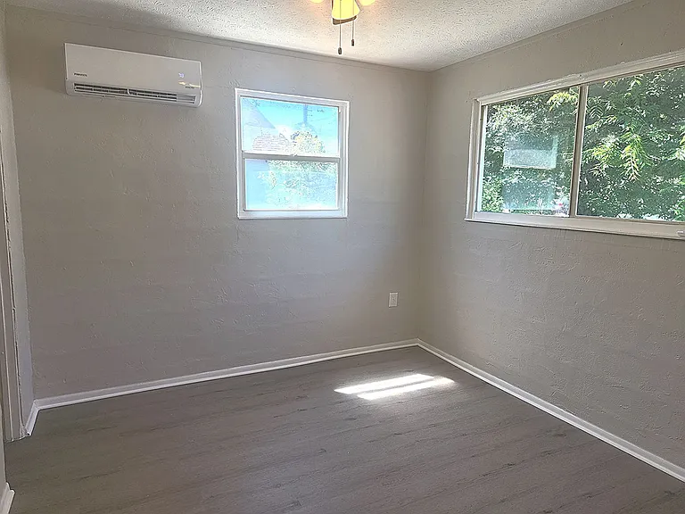 851 State Ave — Photo 10