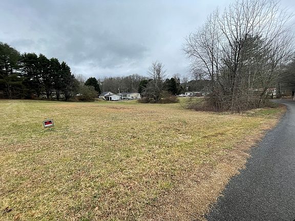 2nd image of 14 N Meadow Cir