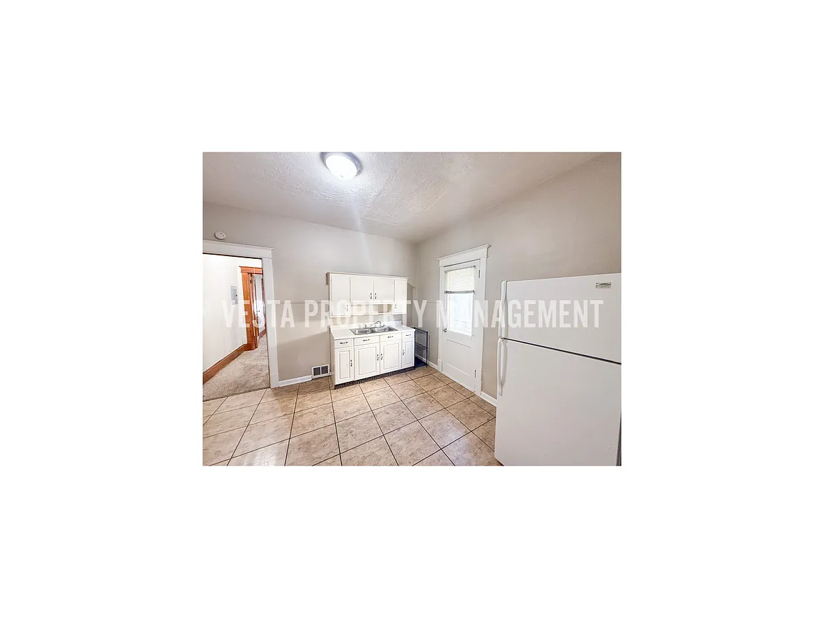 Building Photo - 2273 Jefferson Ave #2